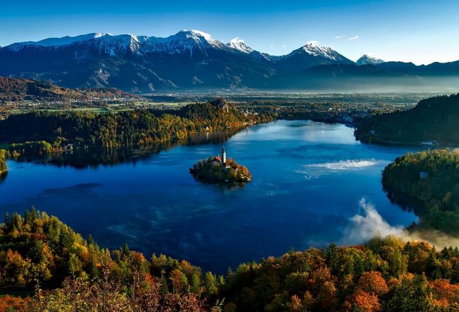 Lake Bled in Slovenia by David Mark, Pixabay. 